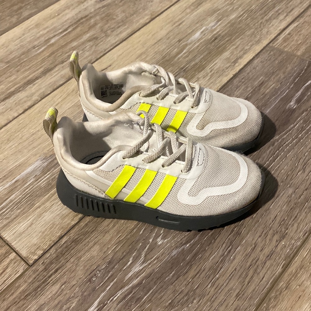 Toddler adidas tennis shoes